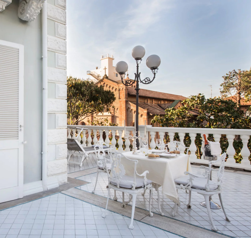 media.Slide_CamereDeluxe_3GrandHotelDesBains_Riccione