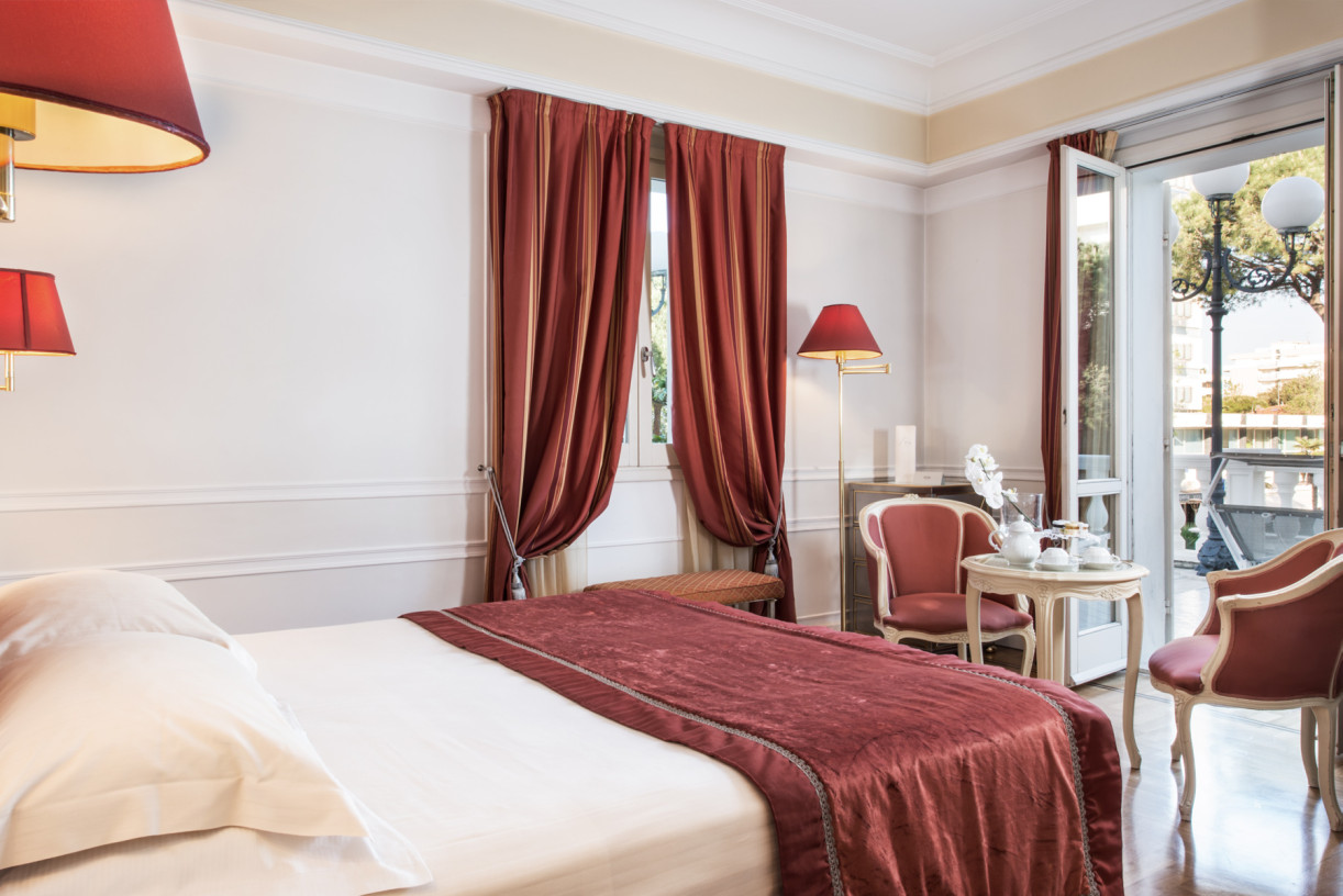 media.Slide_CamereDeluxe_2GrandHotelDesBains_Riccione