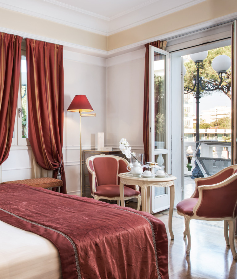 media.Slide_CamereDeluxe_2GrandHotelDesBains_Riccione