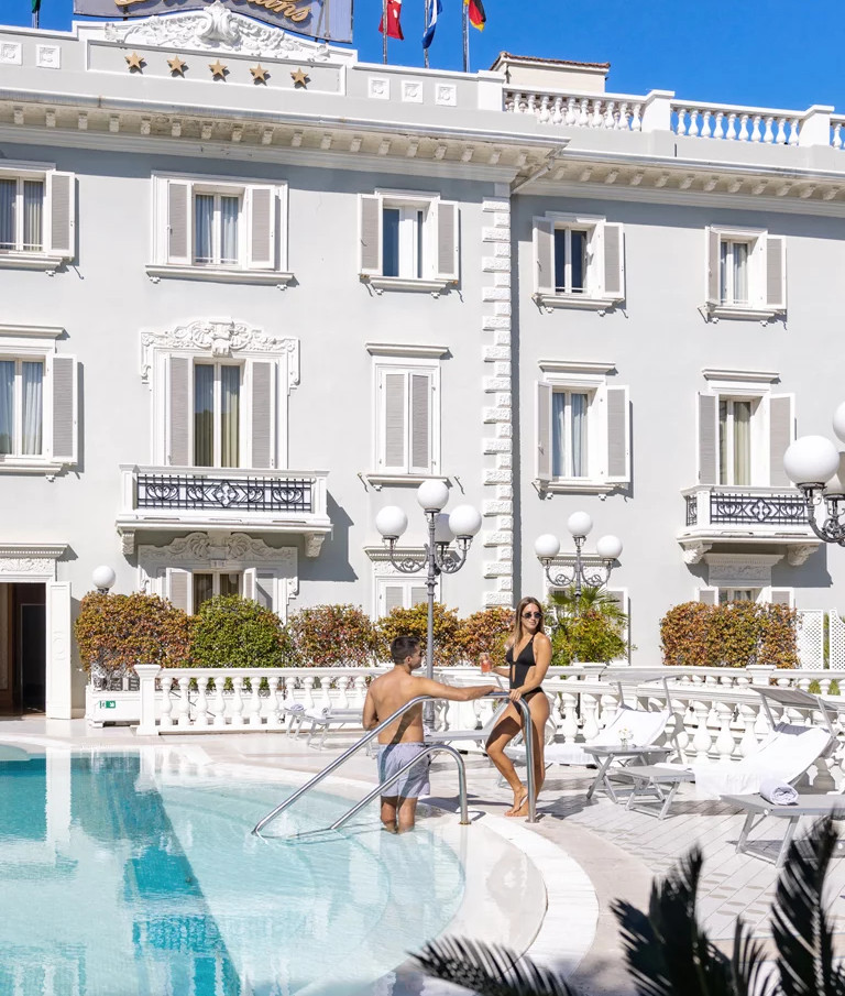 media.Gallery_Piscina_4GrandHotelDesBains_Riccione