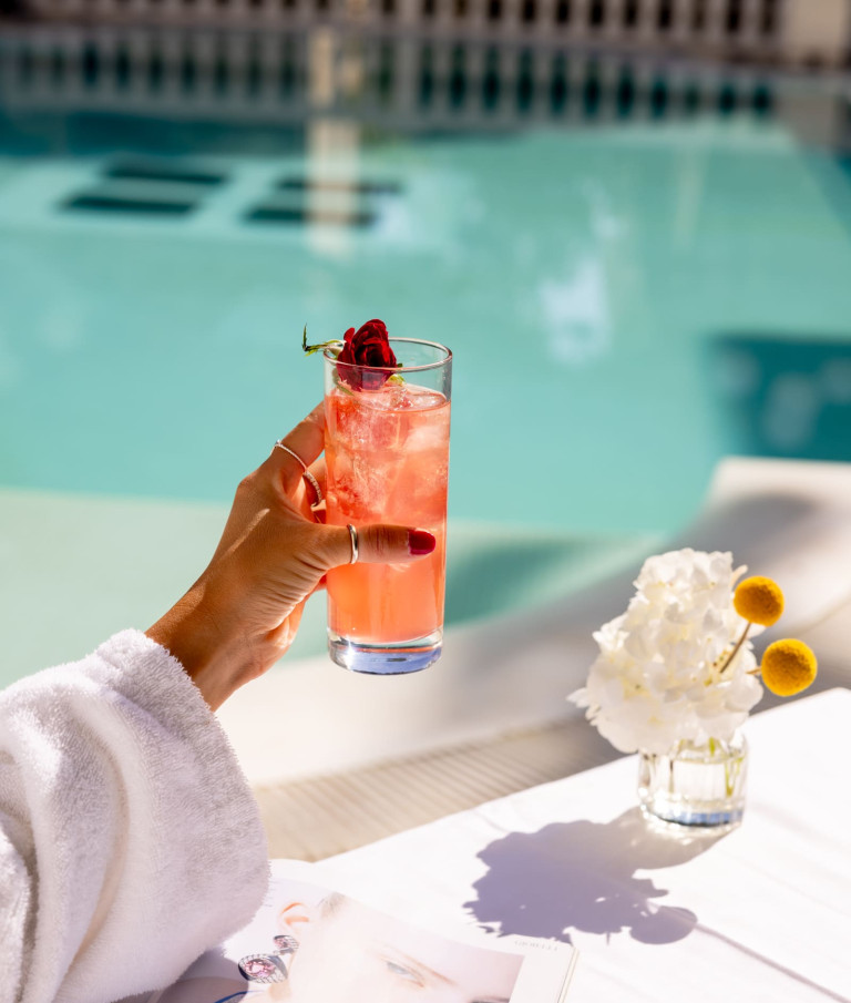 media.Gallery_drinkpiscina_grandhoteldesbains