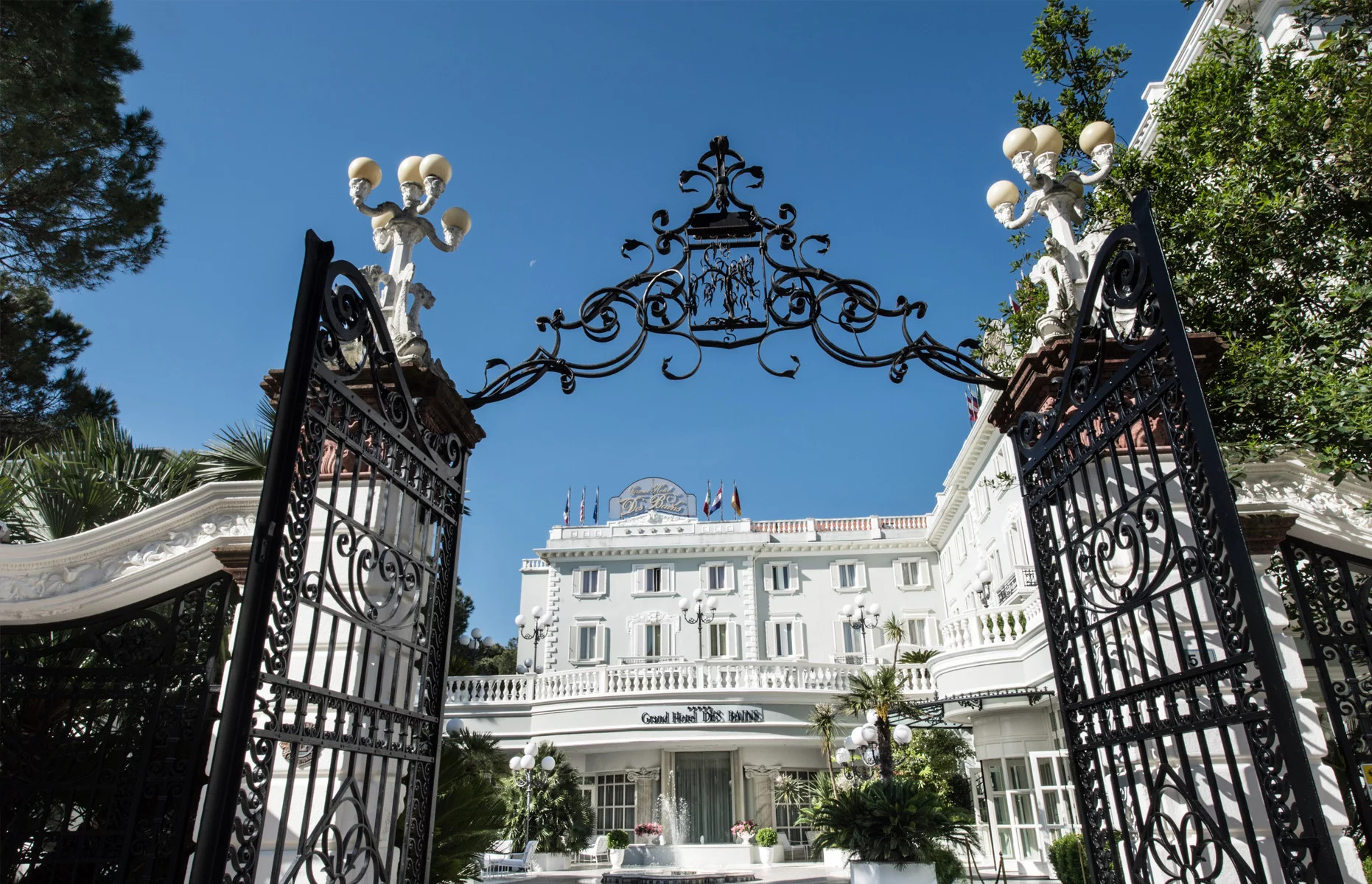 media.Slide_Esterno_2GrandHotelDesBains_Riccione